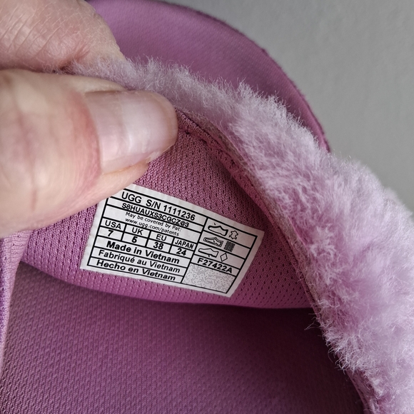 UGG LATON Pink Fluffy Logo Slides - Picture 10 of 11